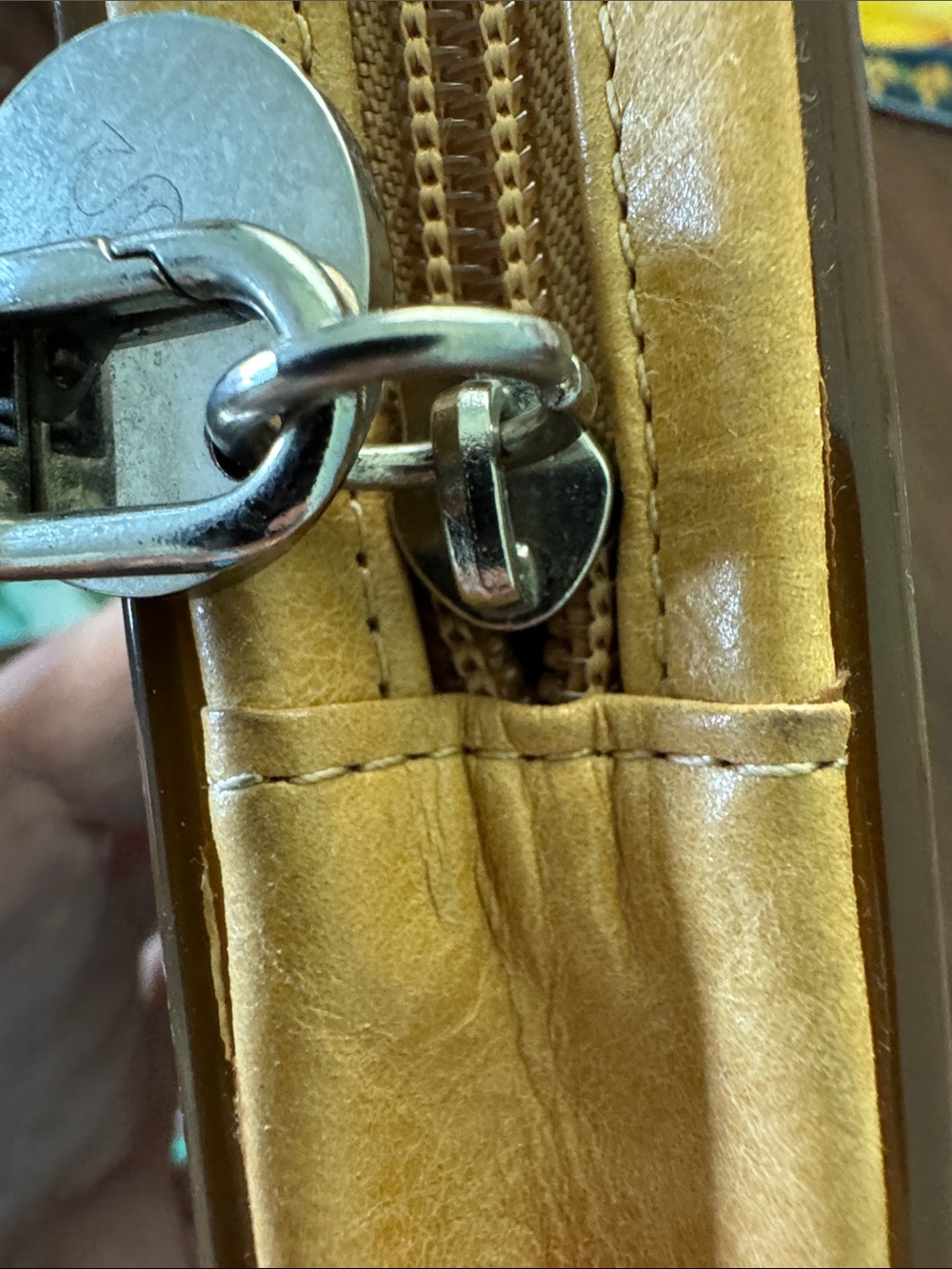 Stella Page small wristlet with strap - Picture 5 of 5
